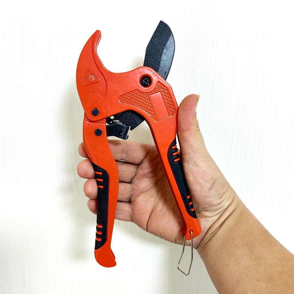 Professional PVC Pipe Cutter Lightweight Easy To Use Quick Cut Tool for Plumbing and Electrical Work