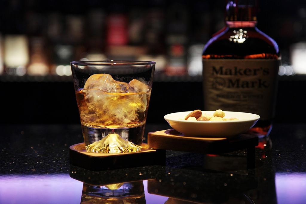 Premium gift set - Sakura Mt. Fuji rocks glass Mt. Fuji Hoei glass (Sakura) with wooden coaster