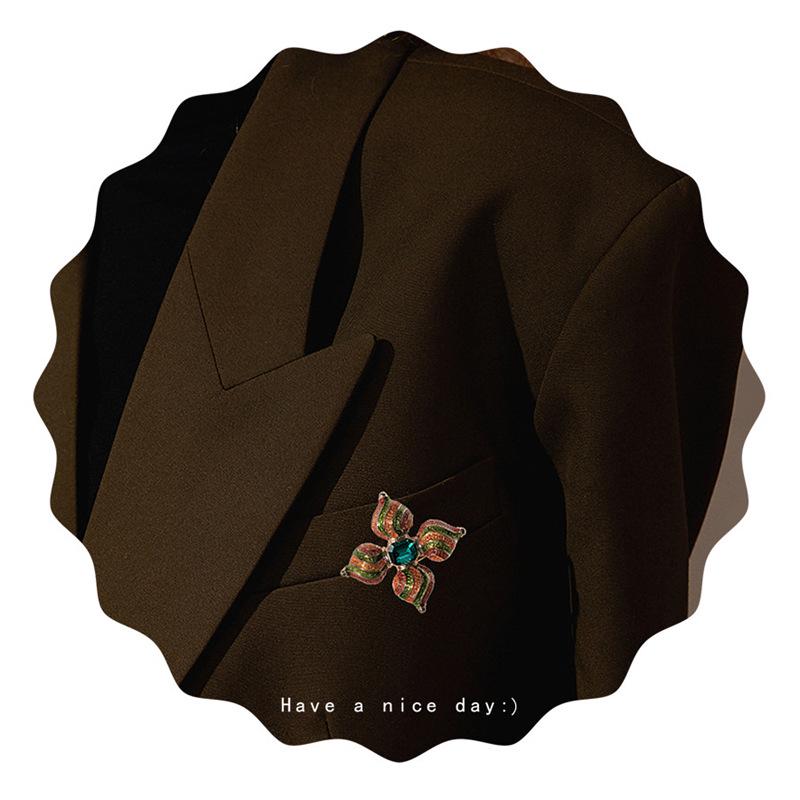 Retro Baroque Women's Cross Brooch - Elegant, Versatile Corsage Accessory