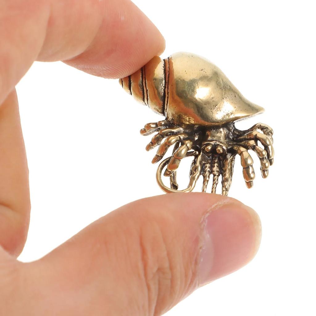 Brass Hermit Crab Statue Exquisitely Carved Ancient Style Miniature Animal Decor for Desk Shelf Cabinet Indoor Tabletop Brass