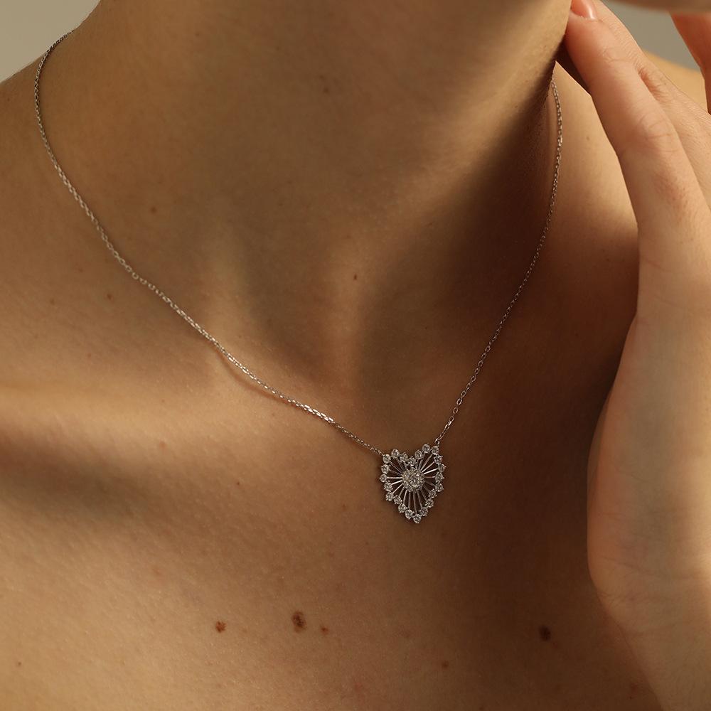 

Radiant Love Necklace - Heart-shaped Collar Chain for The Neck - Luxurious and Unique for Summer Spread love срібний