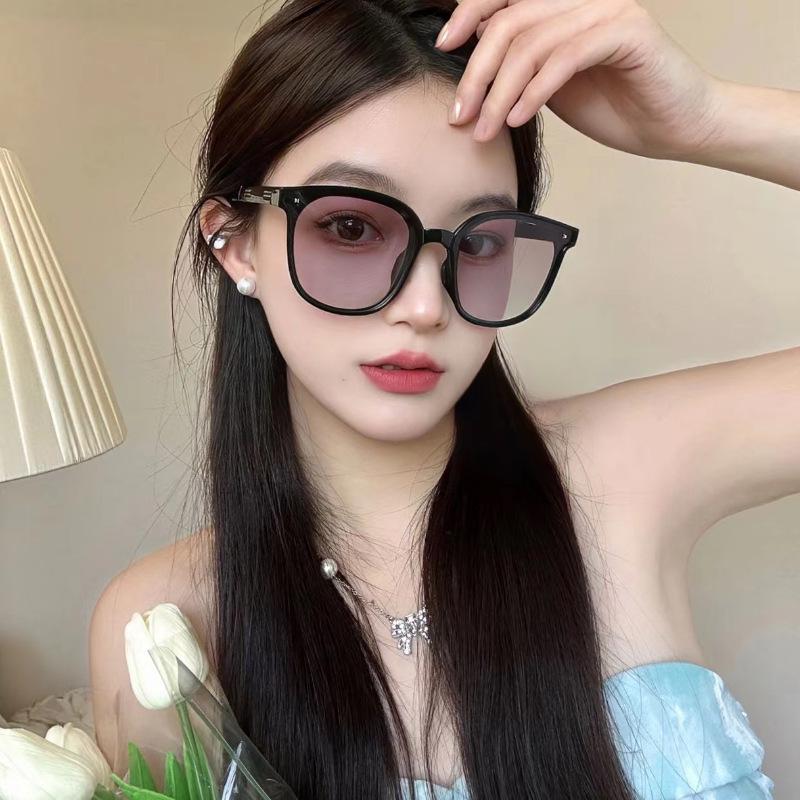 2025 Women's High-End Folding Sunglasses, Face-Slimming, Internet Celebrity Style, Summer UV Protection