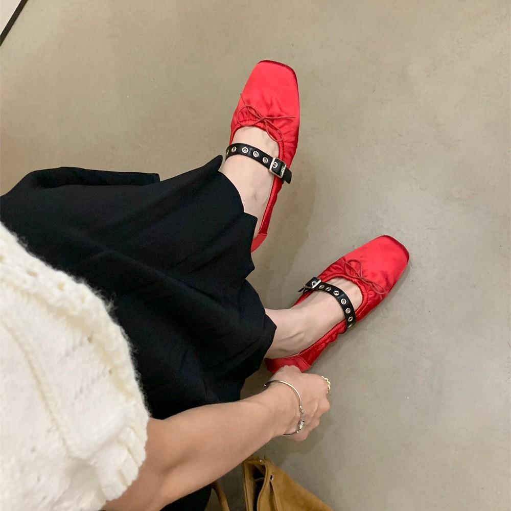 2025 new round head rivet one-word belt buckle satin soft sole shallow mouth commuting Doudou women's single shoes