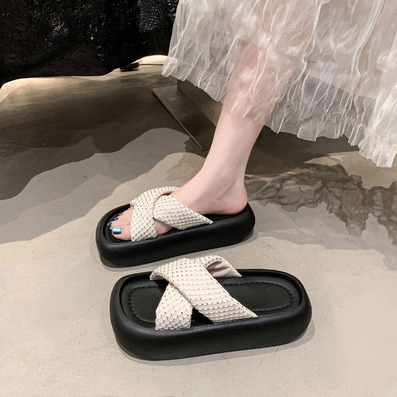 Super fire rhinestone muffin with skirt one word cool slippers women's summer wear 2025 new Internet celebrity fashion platform slippers