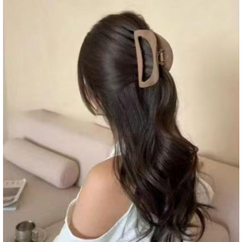 Weicher Silikon-Haifisch-Clip - Sicher und drückt nicht auf den Kopf. Es ist eine hochwertige Haarnadel für den Hinterkopf, geeignet für Hochsteckfrisuren.
