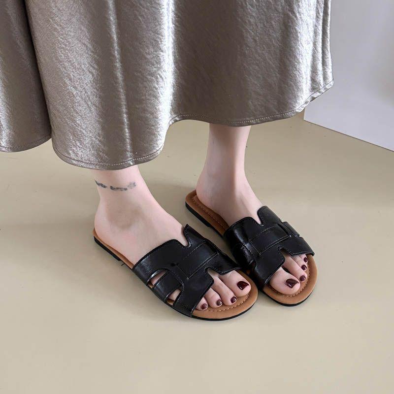 With skirt soft bottom Internet celebrity slippers 2025 summer new French beautiful flat bottom beach versatile sandals women's wear