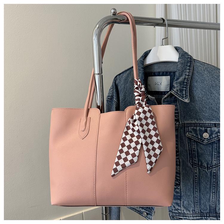 Autumn 2023 Women's Large-Capacity Versatile Tote Bag - Simple, Fashionable Shoulder Bag for Everyday Commute