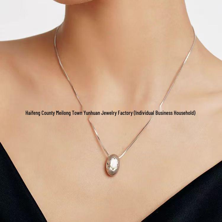 Элегантное серебряное матовое колье с перламутром на ключицу - Универсальный праздничный подарок