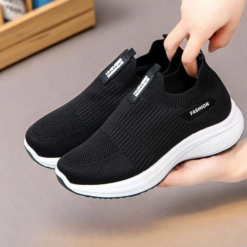 New fly-woven sneakers one-pedal old Beijing cloth shoes women's soft-soled mother shoes women's shoes walking shoes advanced sense