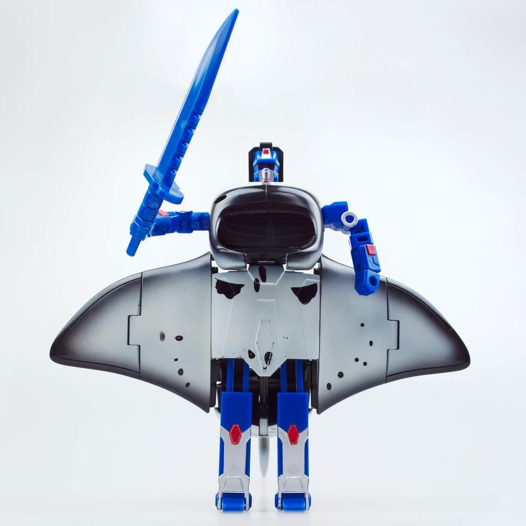 The Access robot figure, manta ray, transforming robot, Seabatron, hero of the blue sea, animal, aquarium toy