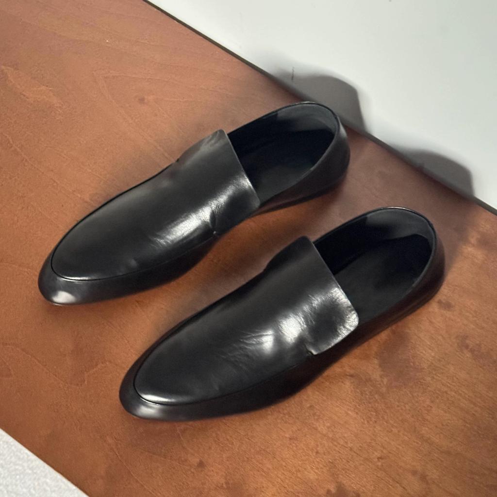 Leather British Style Deep Mouth Pointed Flat Bottom Small Leather Shoes Women's 2025 New Spring Versatile Loafers Commuter Shoes