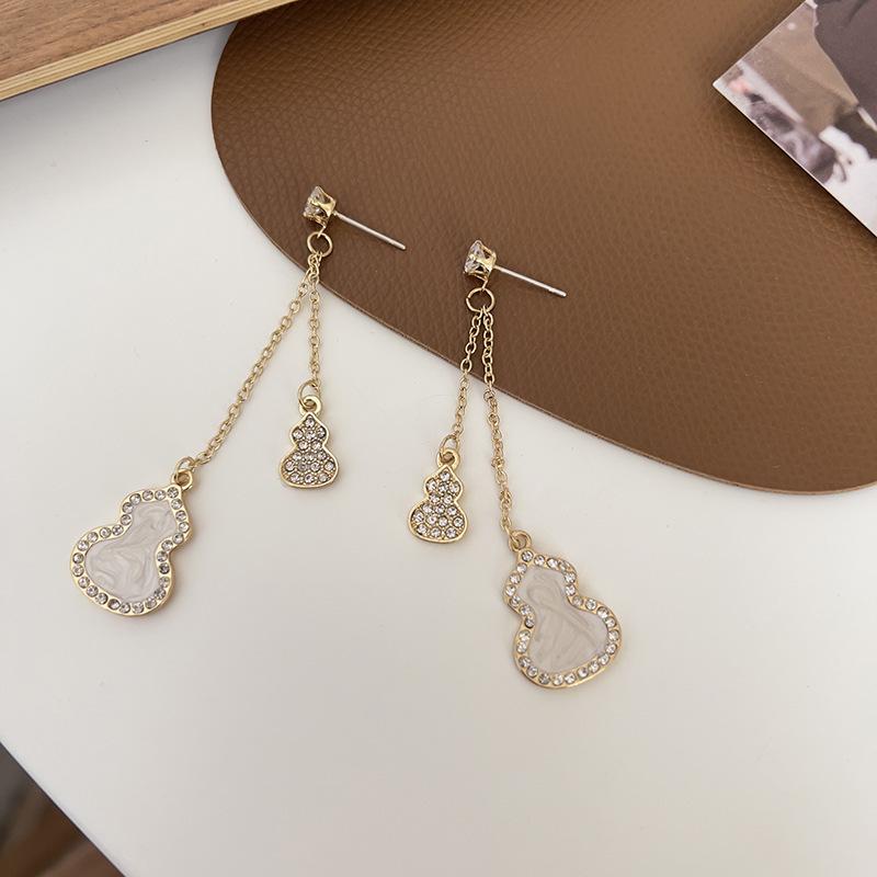 

Modern Chinese Tassel Diamond Gourd Stud Earrings with S925 Silver Needle