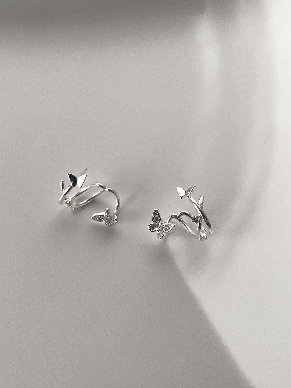 

Exquisite and sweet butterfly stud earrings, niche design, no ear holes, zircon earclips, high-end exquisite silver needle earrings. 925 silver