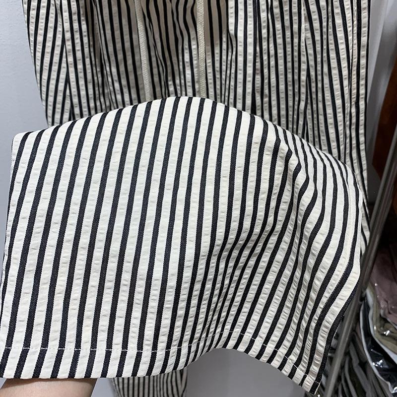 Pantaloni estivi a righe con vita tridimensionale per donna