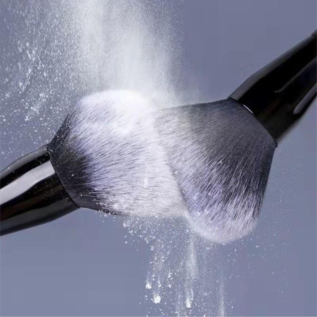 Soft Bristle Makeup Brush for Loose Powder, Highlighter, and Blush – Extra Large with Minimal Powder Absorption