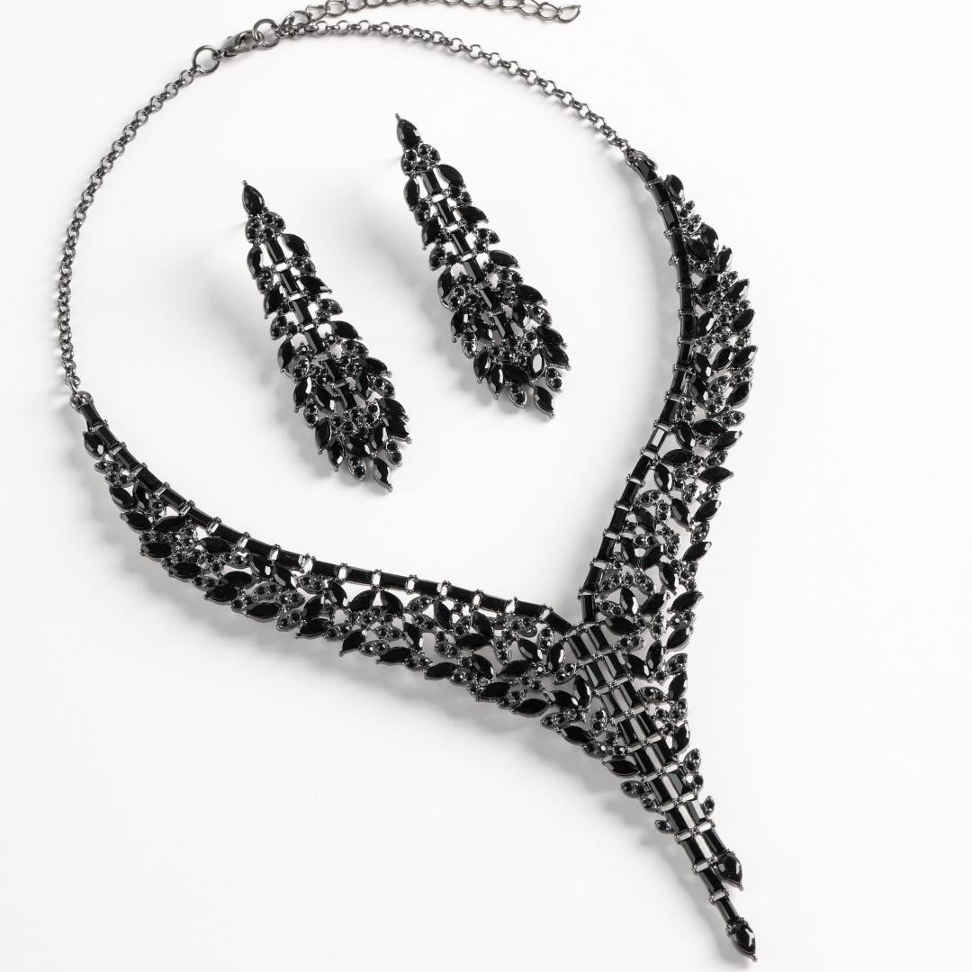 

European and American V-necklace earrings set bridal fashion dress banquet party wear full of diamond alloy accessories