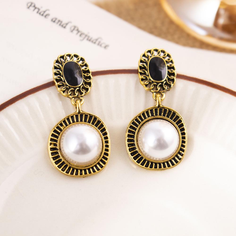 Vintage Rhinestone Geometric Stud Earrings - Retro Court Style, Niche Design, Light Luxury, High-End