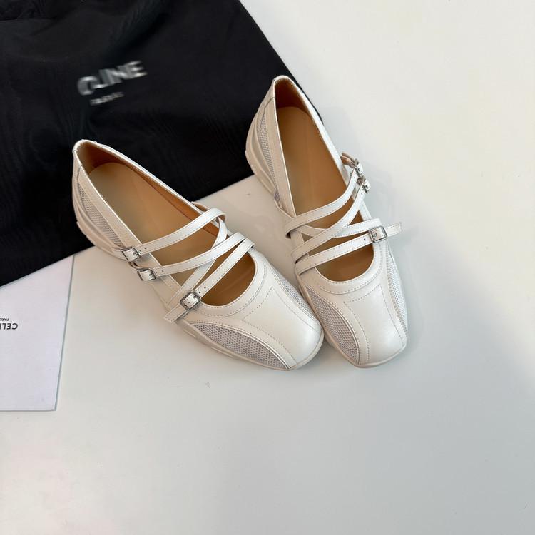 Design sense Internet celebrity women's shoes 2025 autumn new niche with skirt Korean version retro shallow mouth Mary Jane single shoes