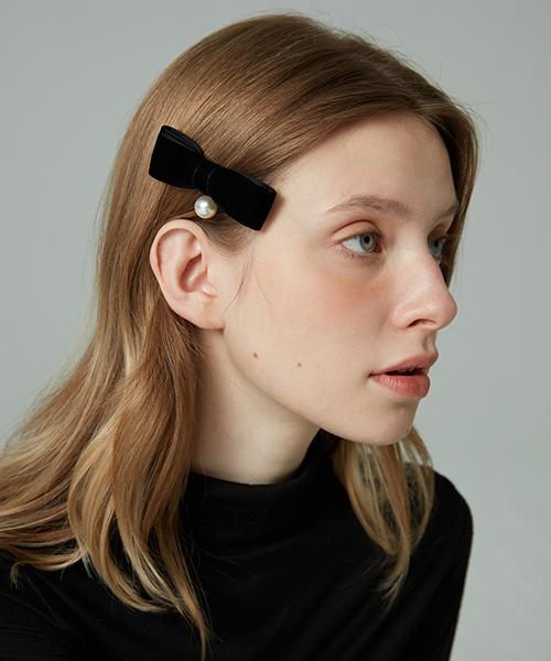 Socks Appeal Velvet Ribbon Pearl Hair Pin Black
