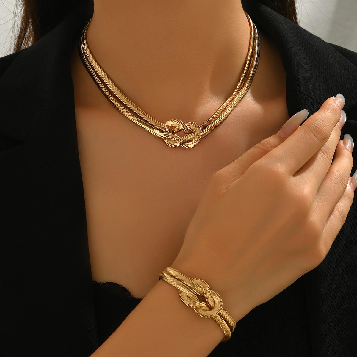 

Модные украшения для женщин золотой