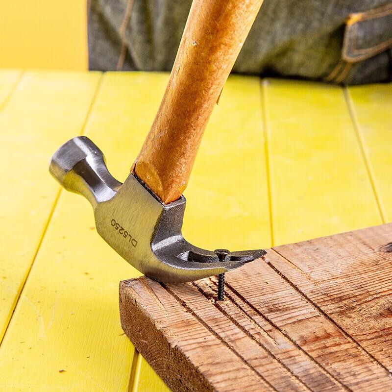 Deli Wooden Handle Claw Hammer