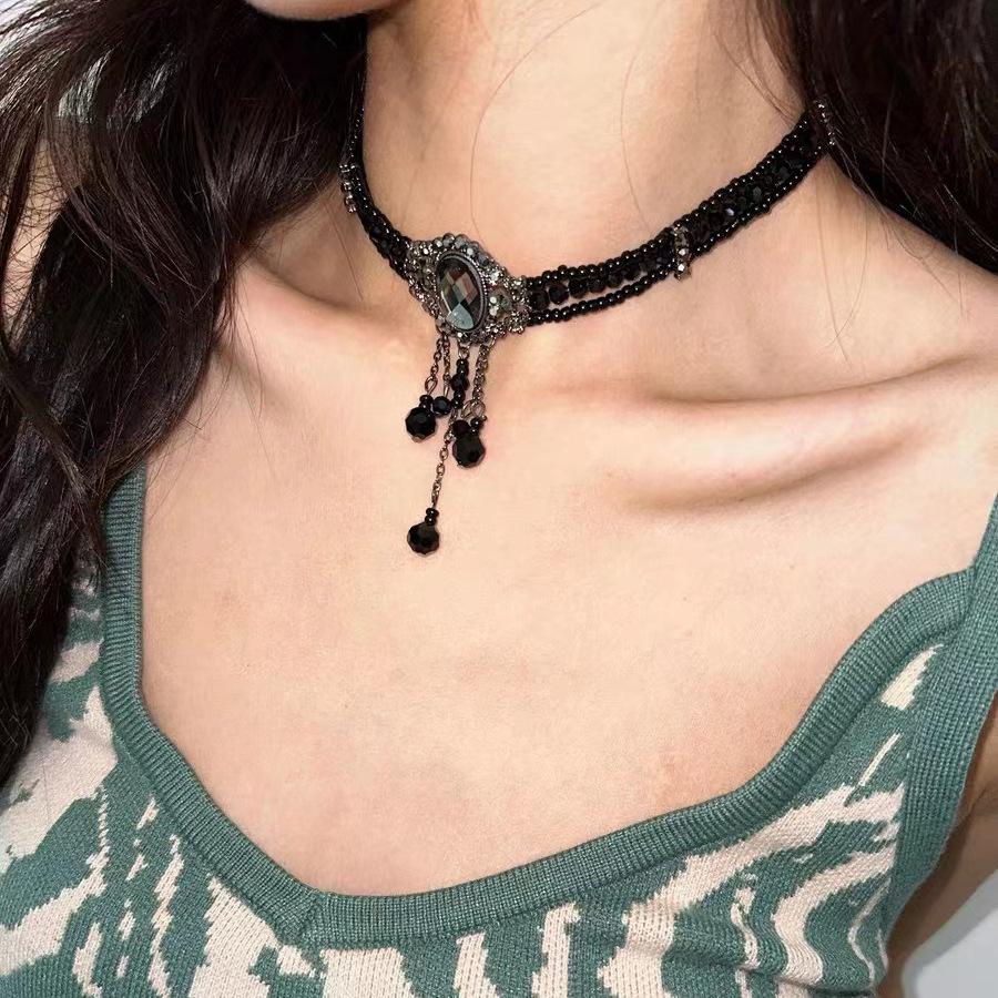 Retro black diamond-encrusted crystal beaded multi-layer fringed collarbone chain women's light luxury temperament court high-end feeling neck chain