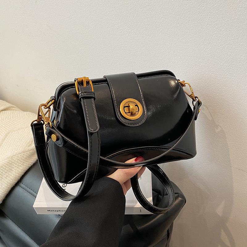 Small Square Bag Women's 2025 New Autumn and Winter Portable Shoulder Messenger Bag Fashion Trend Exquisite Women's Bag