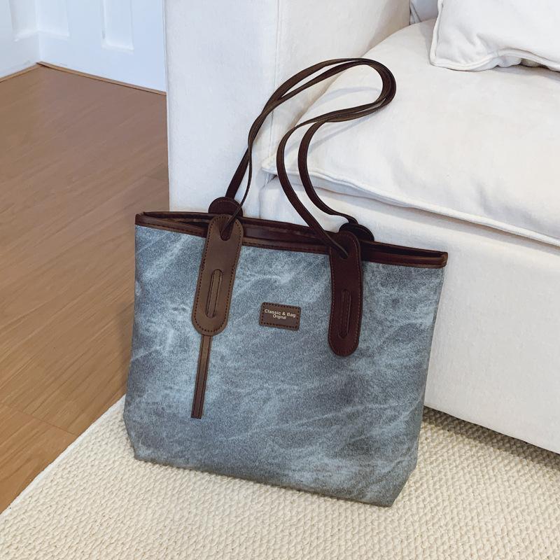 Retro Large-capacity Pendant Solid Color 2025 New Fashion Texture Simple Work Commuter Shoulder Tote Bag Women