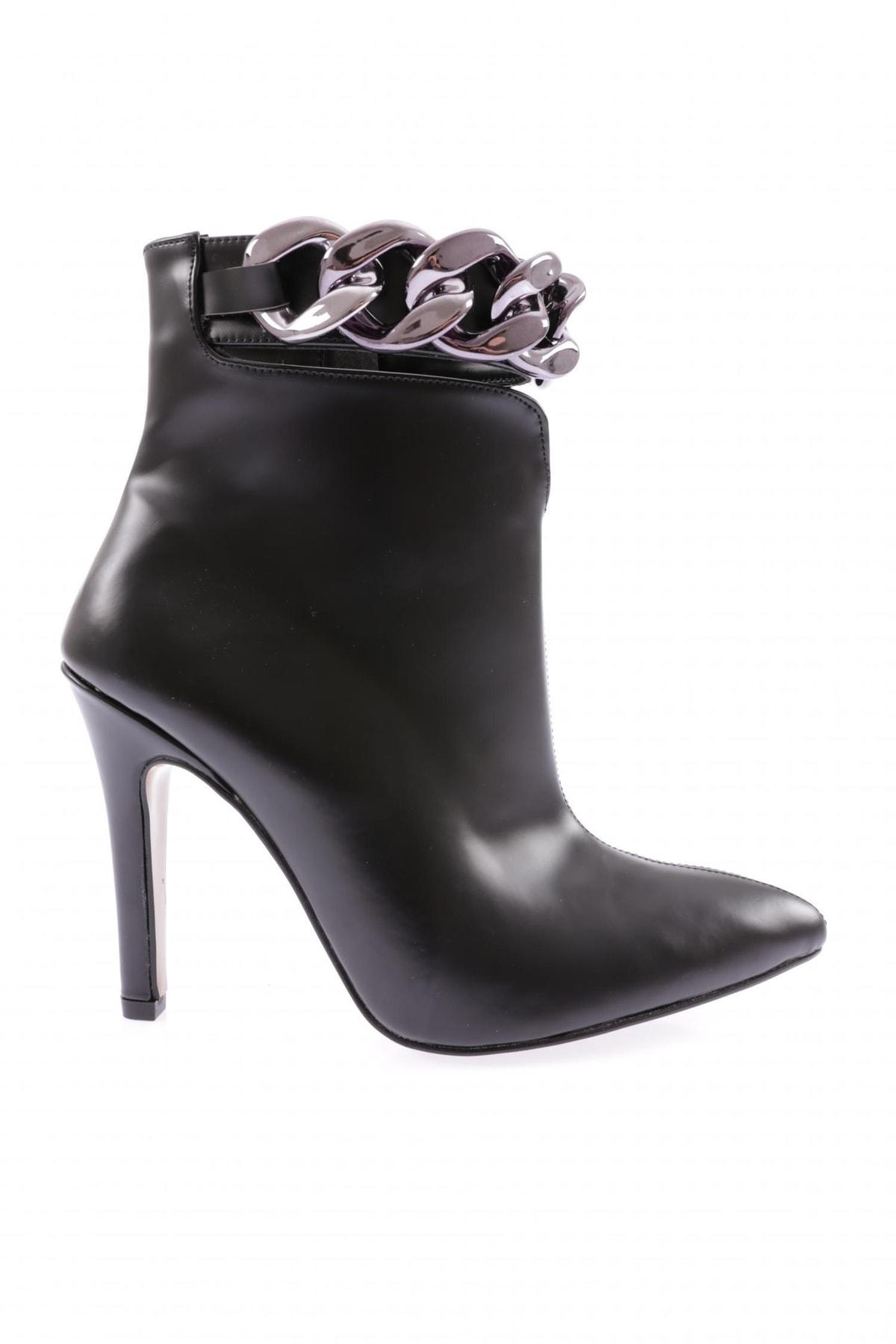 

Женские модные ботинки на тонком каблуке с металлическим ремешком и острым носком 39