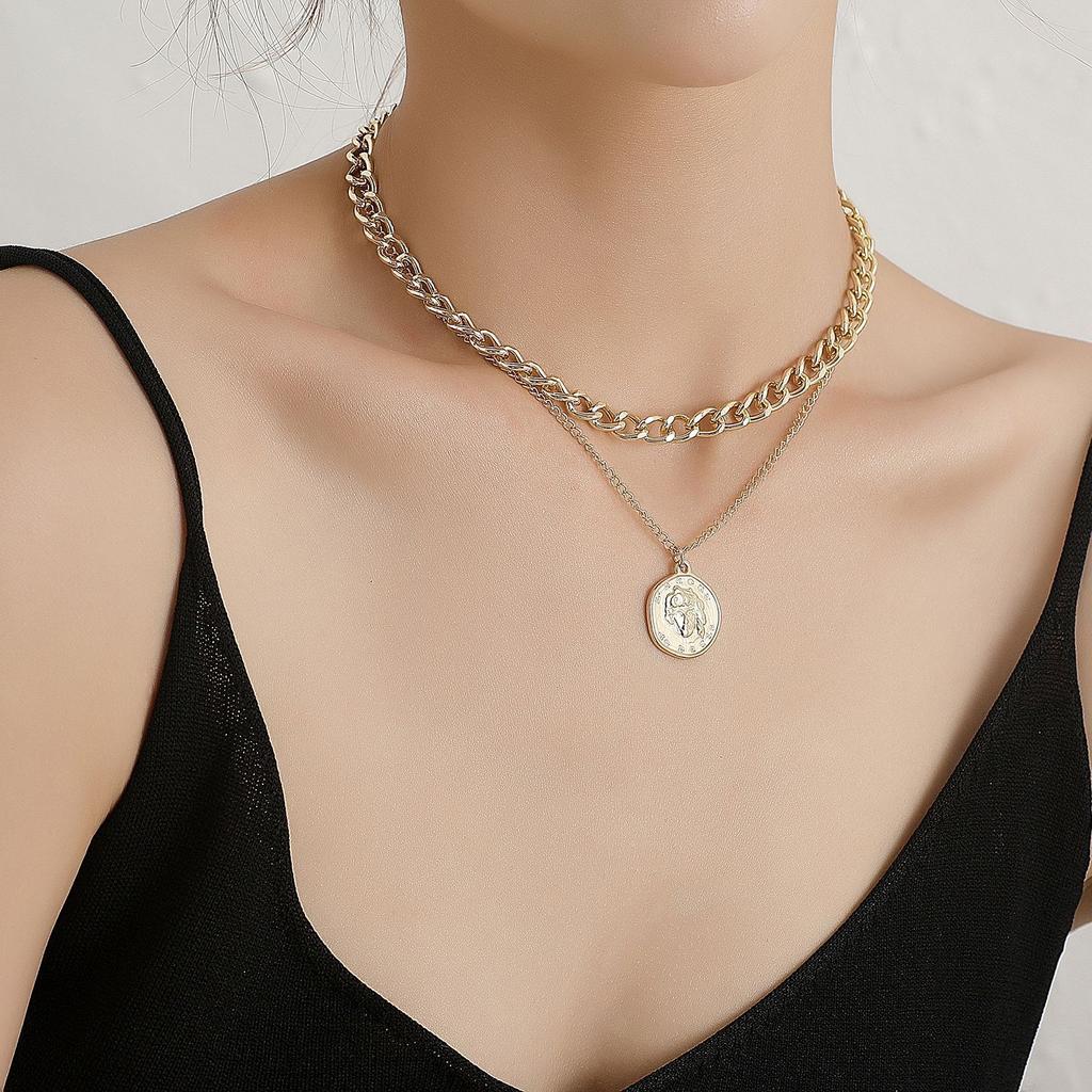 Round geometric queen head pendant necklace female, fashionable and simple temperament double-layer necklace