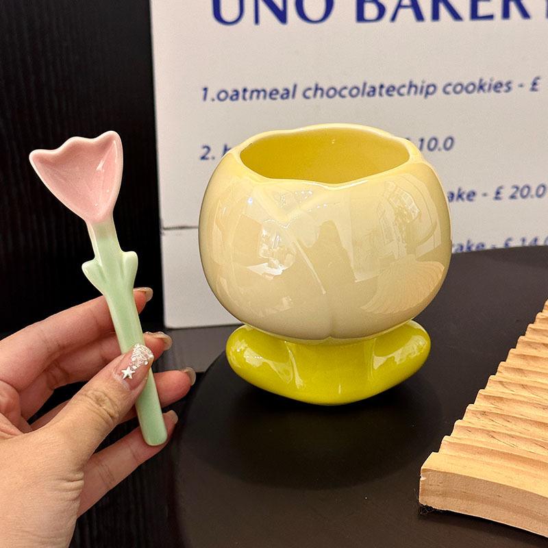 Wunderschöner Keramik-Kelch mit Löffel, Mädchenherz, Tulpe, Parfümbecher, Kaffeetasse, Heimweinglas, Souvenir