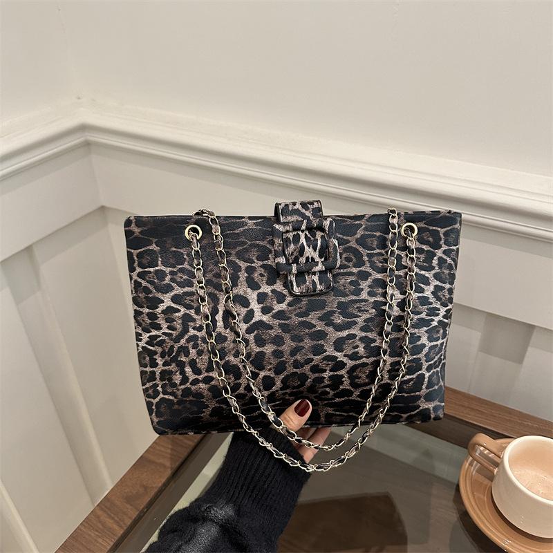 2025 winter new fashion leopard print shoulder bag underarm bag high value tote bag
