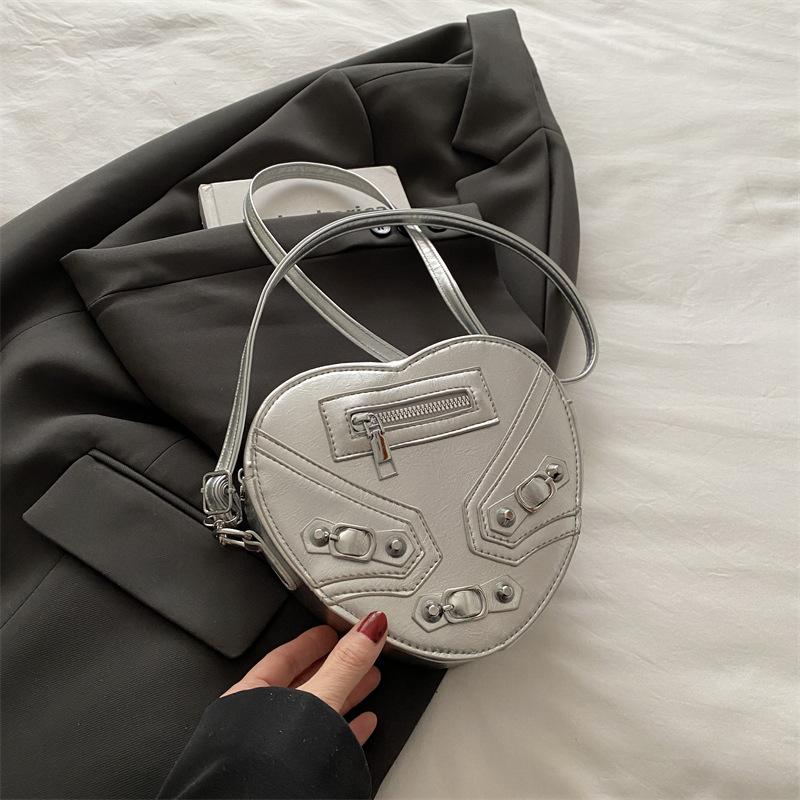 

2025 весна и лето новый модный тренд личность любовь простой классический универсальный на плечо кроссбоди подмышечная маленькая квадратная сумка женщина серебряный