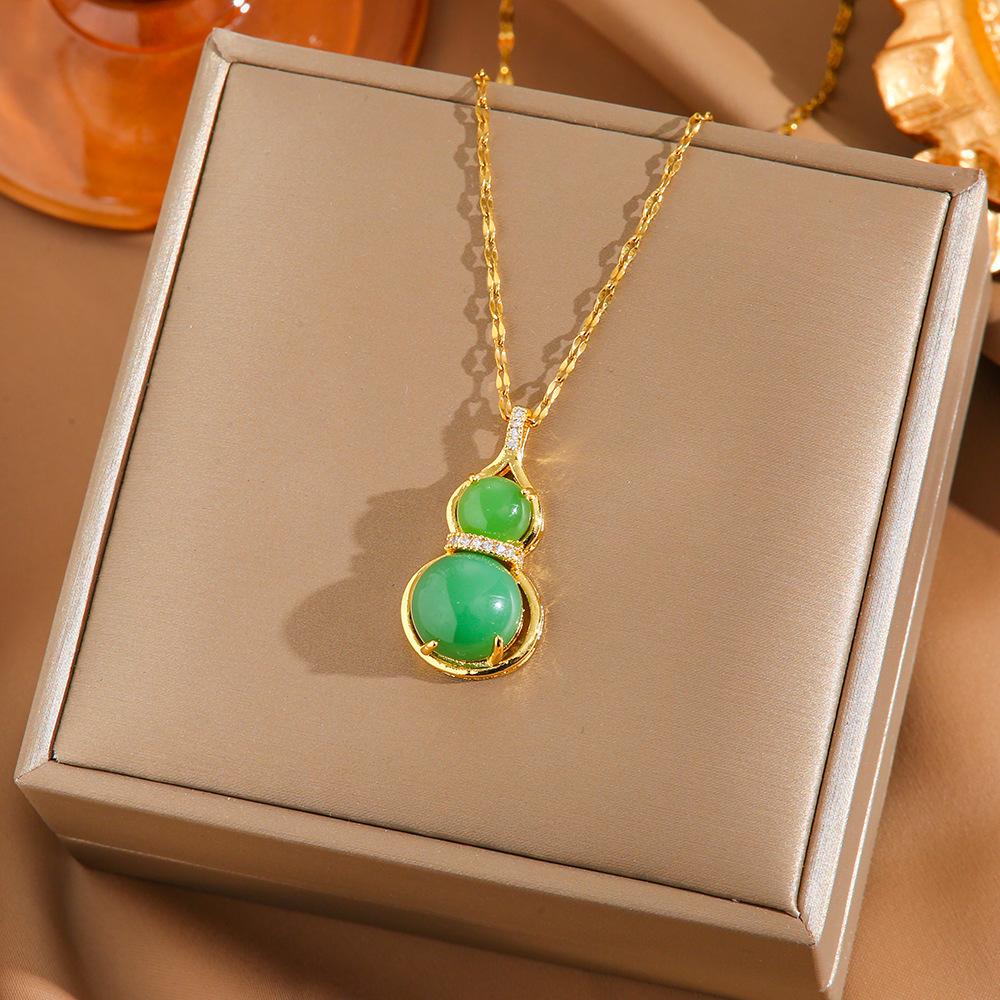Luxury Diamond Inlaid Jade Gourd Pendant Necklace Elegant Women Choker For Good Fortune