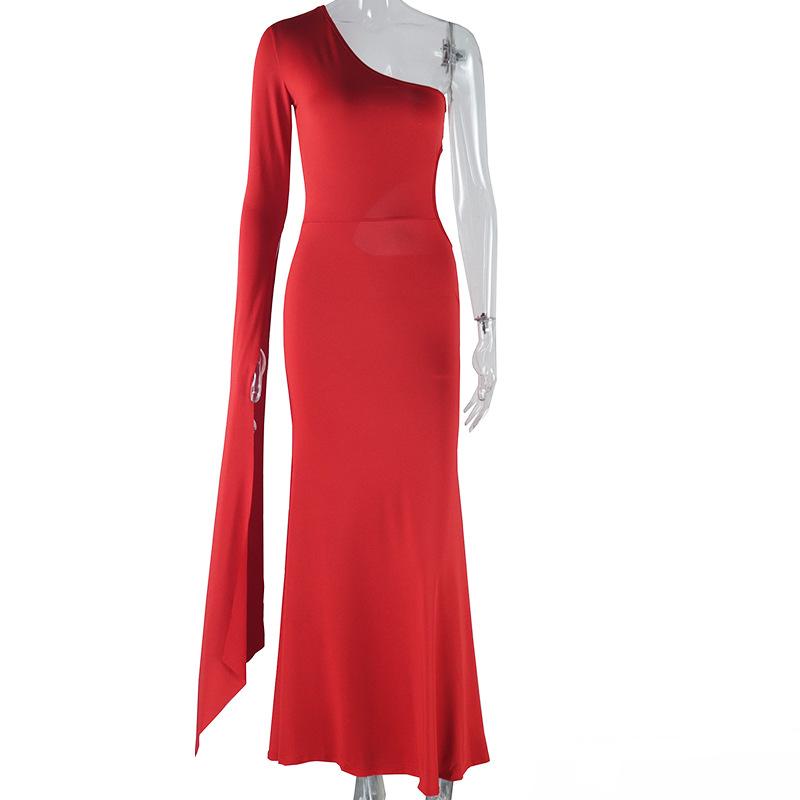 Vår og sommer Europeisk og amerikansk stil ensfarget damekjole Sexy off-skulder ermeløs, hult temperamentskjørt med utsvingte ermer