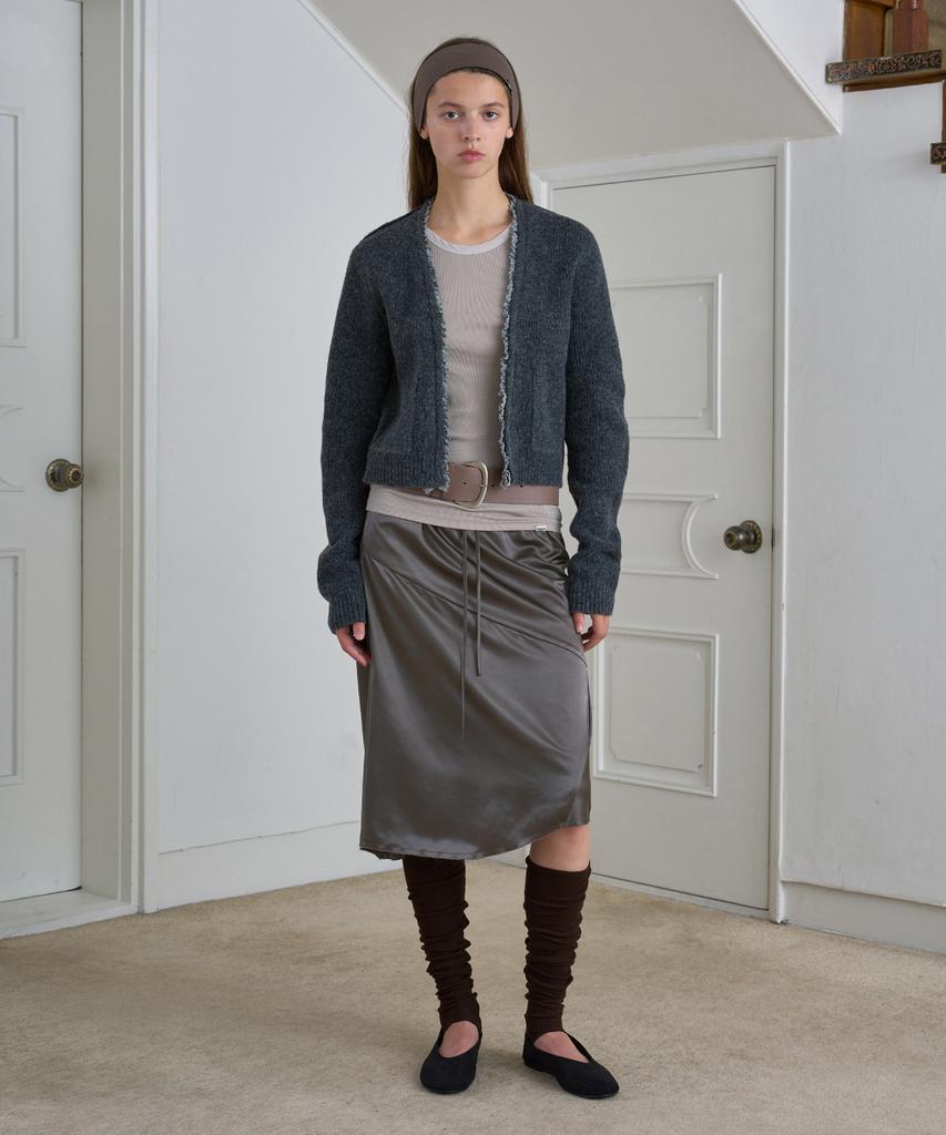 Simeteuligpeosenteu Asymmetric Satin Skirt / Charcoal