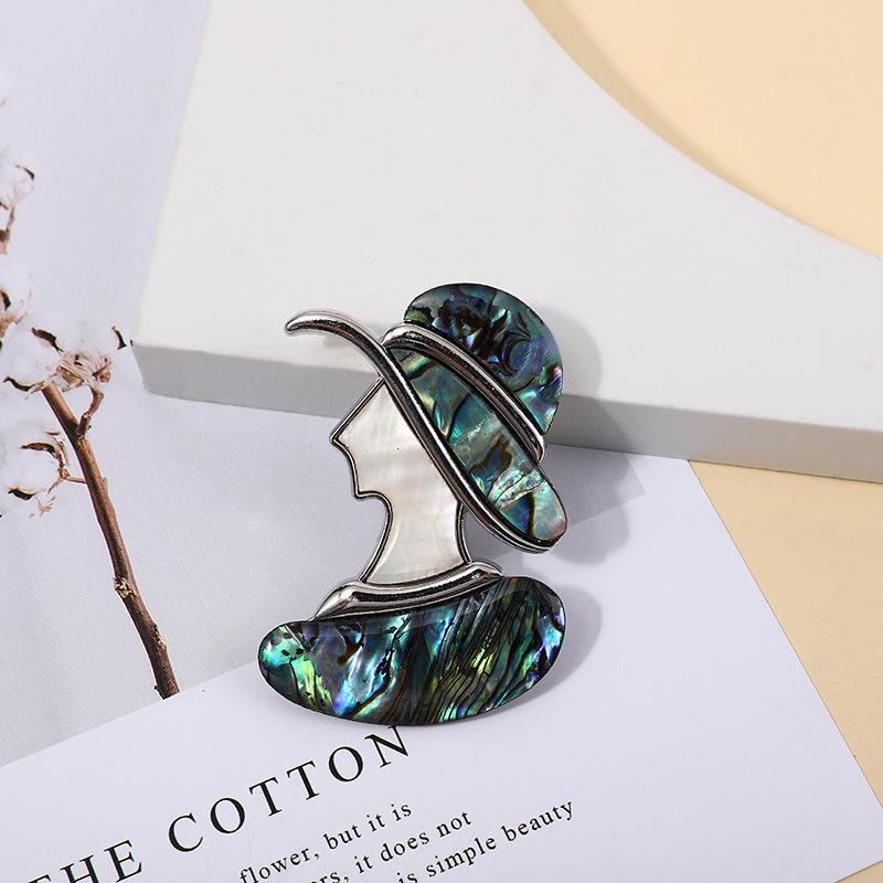 

Стильный и фактурный дизайн с инкрустированным перламутровым кулоном-брошью, персонализированный и высококлассный зелёный