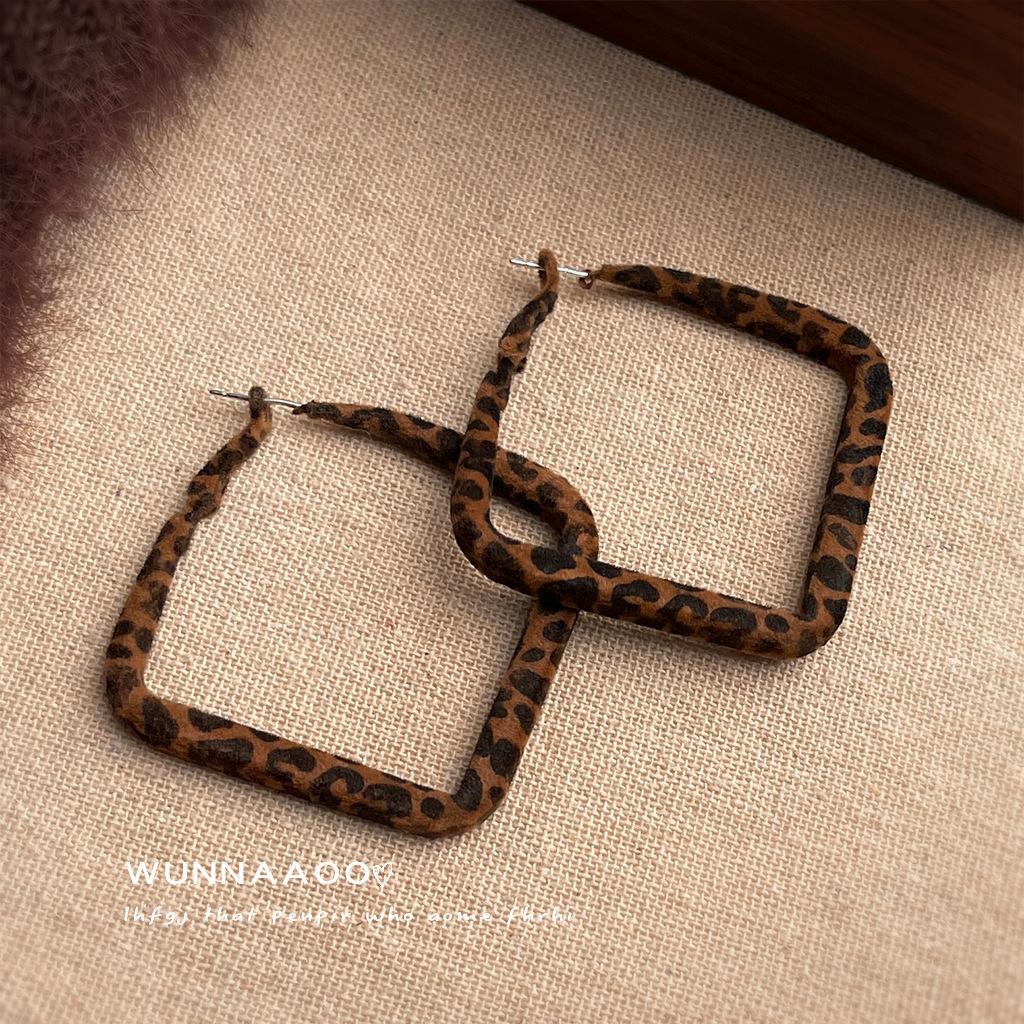 Hot in autumn and winter, leopard print flocking exaggerated wind geometric earrings, needle explosive earrings