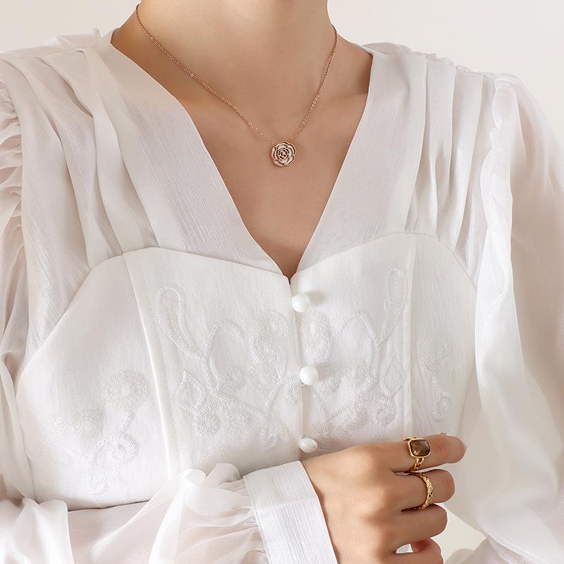 

Гонконгский тренд Нишевый дизайн Sense Универсальное теплое розовое ожерелье с инкрустацией из циркония и ракушек, позолоченные аксессуары