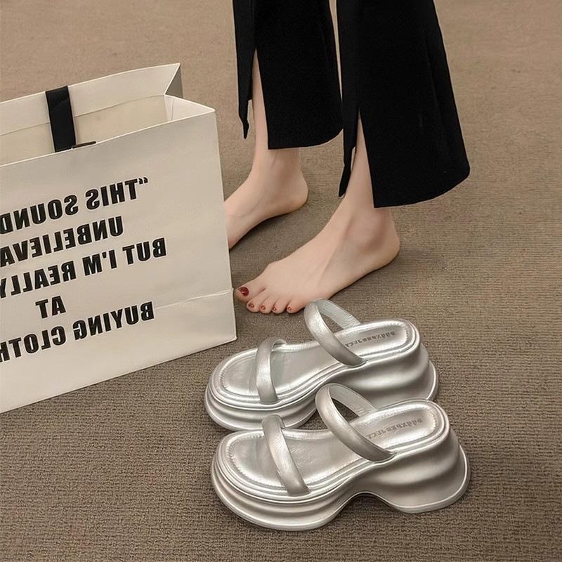 High sense of advanced heightened thick-soled cool slippers women wear small sandals in summer casual beach shoes wedge heel one-word drag