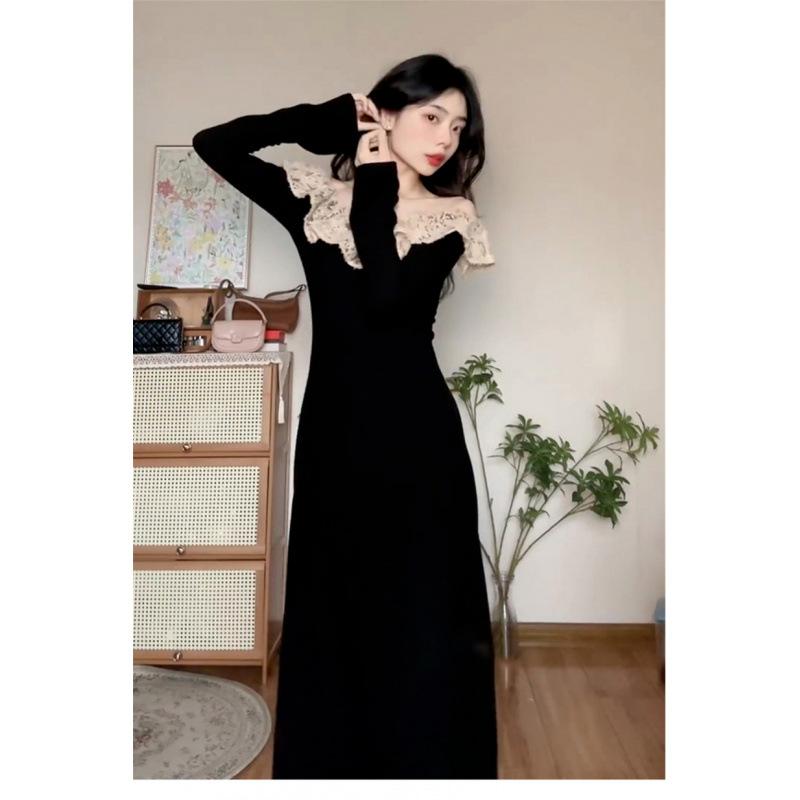 Huge goodlooking black longsleeved dress for women's autumn and winter with a coat and a slim dress with a bottom.