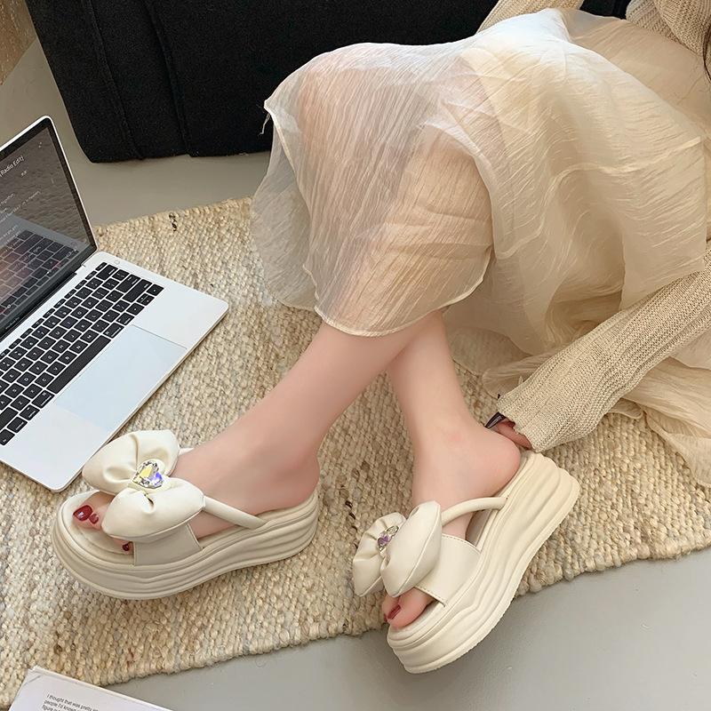 Muffin thick-soled diamond flower with skirt sandals women's wear new fashionable versatile beach sandals