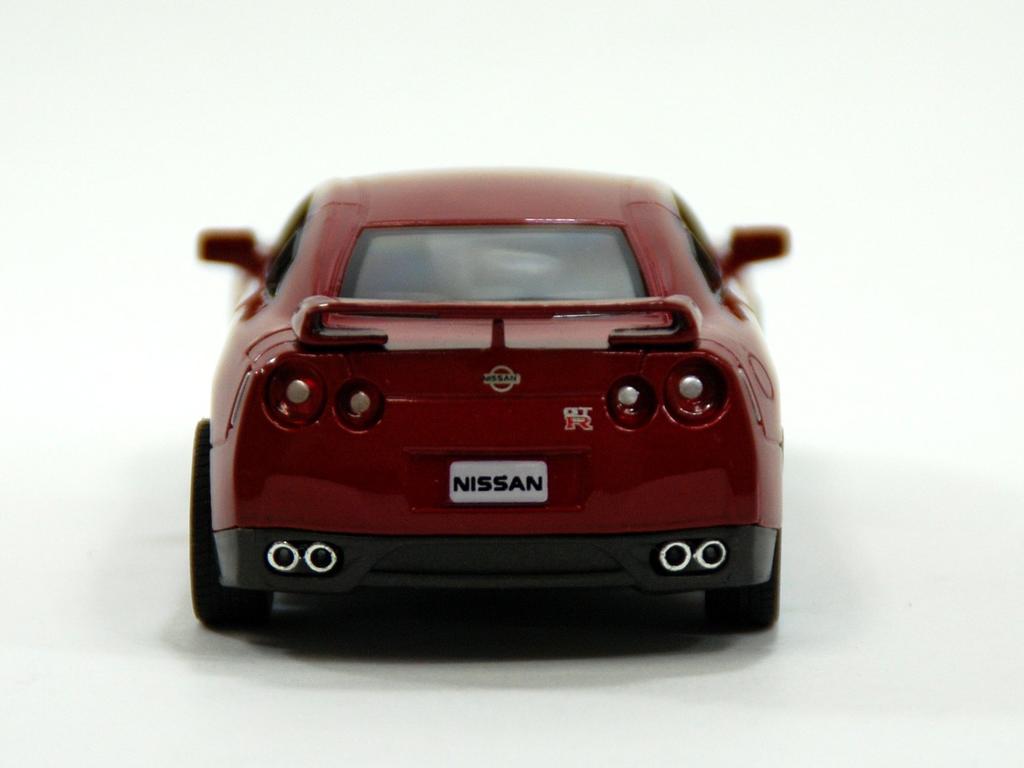 KiNSMART Nissan GTR Wine Red Window Box 136 R-35 200-528