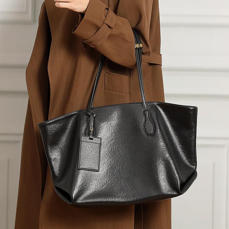 Genuine Leather: Niche Large-capacity Tote Bag, High-end Quality Commuter Shoulder Bag, Large Bag