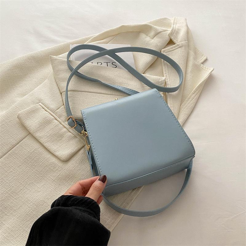 

Жіноча сумка з нішевим дизайном, літо 2024, нова модна модна текстура, портативна маленька квадратна сумка, проста сумка через плече синій