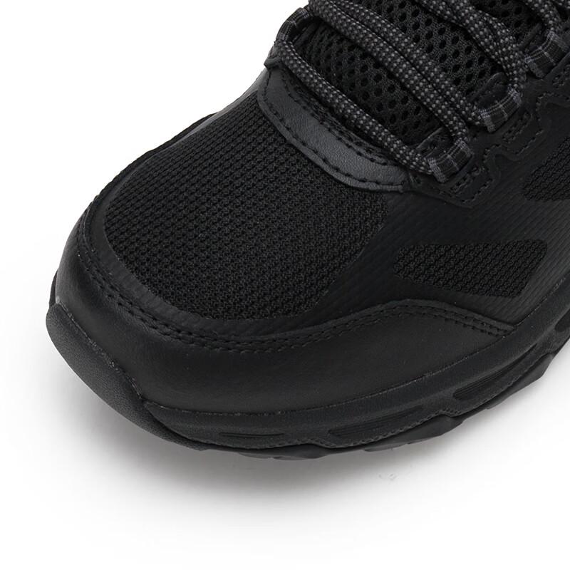 Skechers Men's Lightweight Cushioned Running Shoes