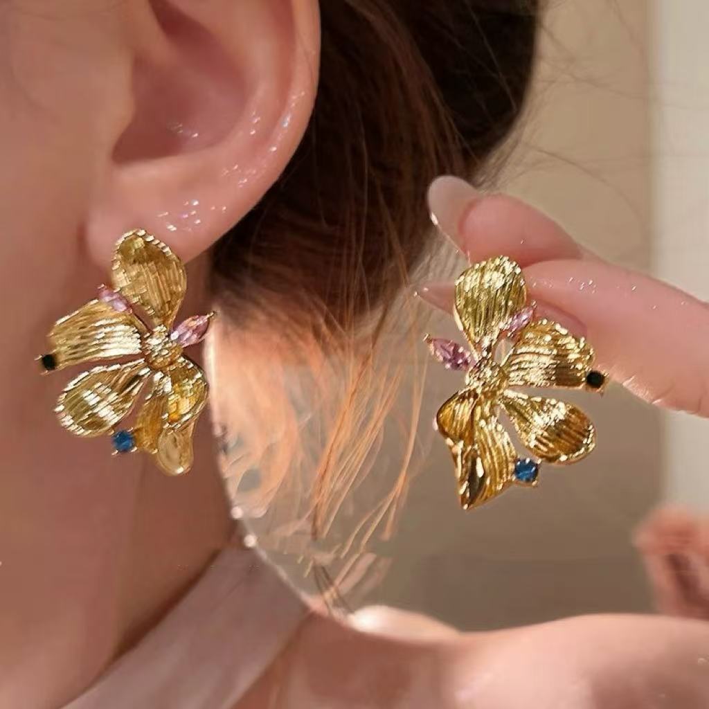 

Модные серьги-подвески для женщин золотой