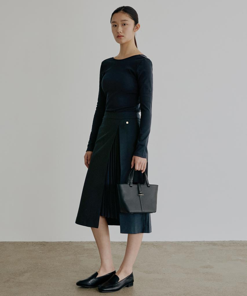 Artid Pleated Slit Skirt_Black
