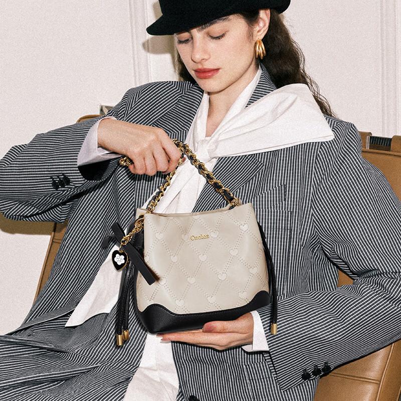 Cnoles Bucket Bag, Women's Crossbody Bag, Shoulder Bag, Light Heart-Shaped Quilted Bag,