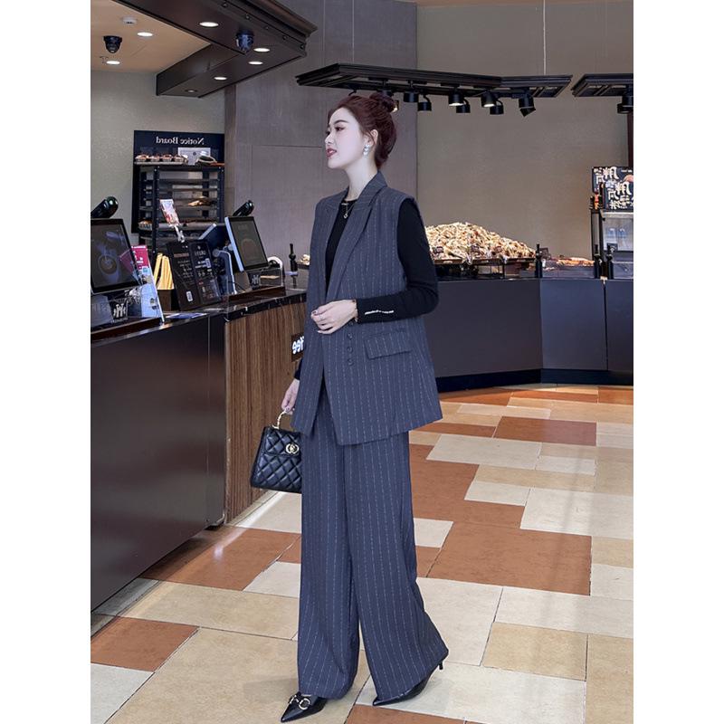 

Plus Size Women s Sleeveless Striped Suit Vest & Wide-Leg Pants Set - Age-Reducing, Chic Commute Two-Piece for Curvy Girls 4XL серый